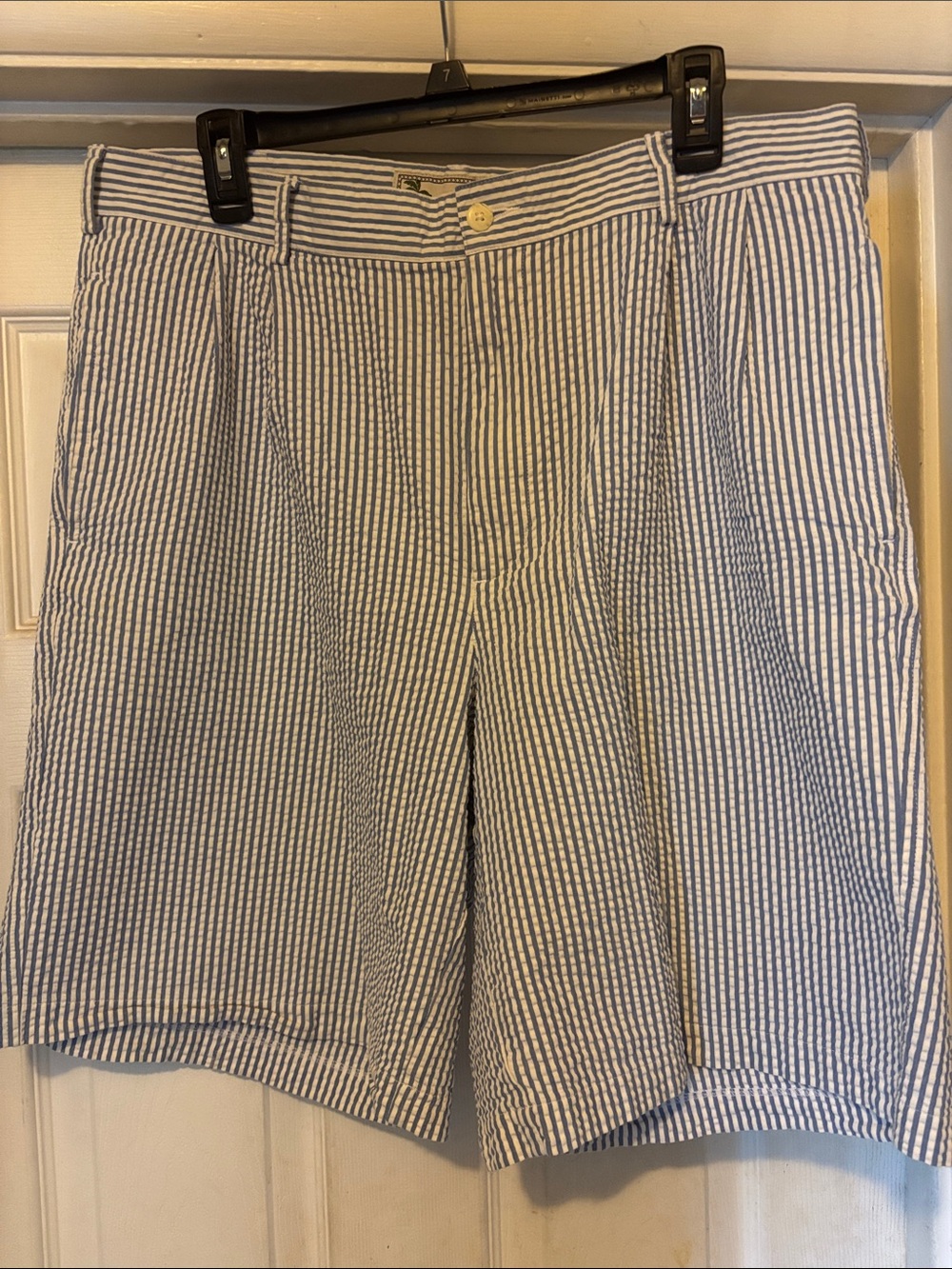 Men's Blue and White Seersucker Cargo Shorts Size 36. NWOTS by Charleston Twills